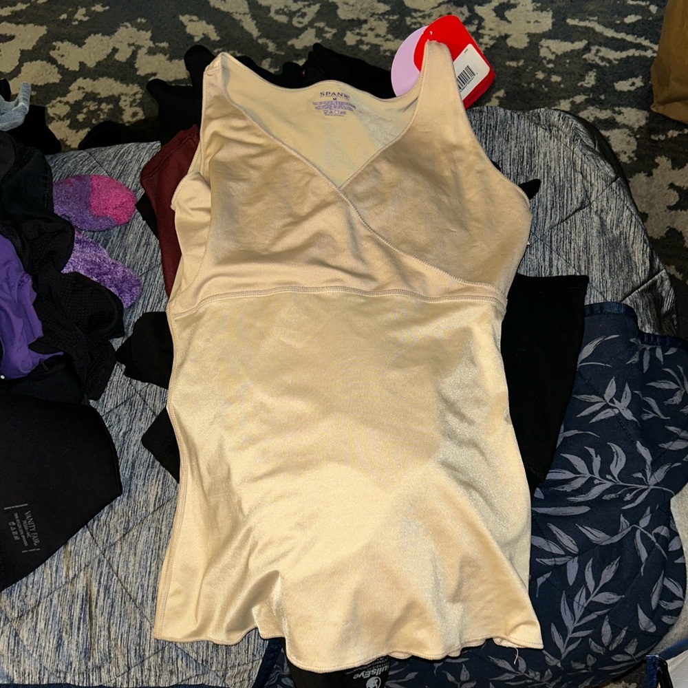 NWT Shaping Spanx Beige Top - Picture 7 of 7
